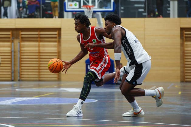 Zion Richardson (3, BG Hessing Leitershofen) beim Spiel zwischen BG Hessing Leitershofen v TV Langen, Basketball, Herren, BARMER 2.Bundesliga ProB Süd, 2025 2026, 13.Spieltag am 13.12.2025 in Augsburg, Mehrzweckhalle Stadtbergen. Bayern Deutschland