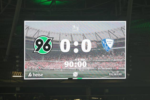 13.12.2025, xtgx, Fussball - 2.Bundesliga Hannover 96 - VfL Bochum emspor, v.l. Symbolfoto, Symbolbild, Symbol, Anzeigetafel, Endstand (DFL DFB REGULATIONS PROHIBIT ANY USE OF PHOTOGRAPHS as IMAGE SEQUENCES and or QUASI-VIDEO) Hannover