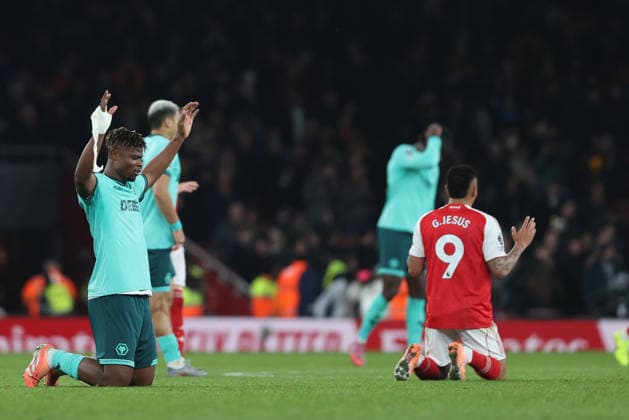 Arsenal v Wolverhampton Wanderers 13 December 2025 London - Premier League Football - Arsenal FC v Wolverhampton Wanderers - Emmanuel Agbadou of Wolverhampton Wanderers and Gabriel Jesus of Arsenal pray on their knees at full time - (Photo by Mark Leech). London UK Copyright: xMarkxLeechxOffside