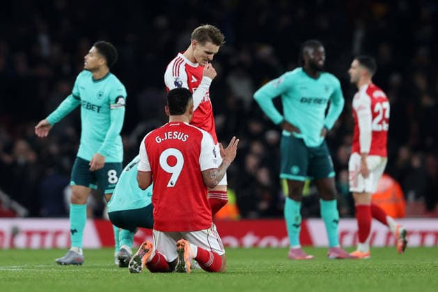 Arsenal v Wolverhampton Wanderers 13 December 2025 London - Premier League Football - Arsenal FC v Wolverhampton Wanderers - Gabriel Jesus of Arsenal prays on their knees at full time - (Photo by Mark Leech). London UK Copyright: xMarkxLeechxOffside