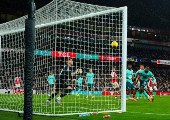 Yerson Mosquera of Wolverhampton Wanderers scores an own goal under pressure from Gabriel Jesus of Arsenal to make the score 2-1 deep into injury time Arsenal v Wolverhampton Wanderers, Premier League, Football, Emirates Stadium, London, UK - 13 Dec 2025London Emirates Stadium United Kingdom EDITORIAL USE ONLY No use with unauthorised audio, video, data, fixture lists, club league logos or live services. Online in-match use limited to 120 images, no video emulation. No use in betting, games or single club league player publications.  Copyright: xJavierxGarcia Shutterstockx 16081568ag