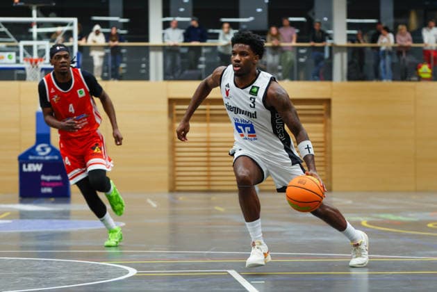 Zion Richardson (3, BG Hessing Leitershofen) beim Spiel zwischen BG Hessing Leitershofen v TV Langen, Basketball, Herren, BARMER 2.Bundesliga ProB Süd, 2025 2026, 13.Spieltag am 13.12.2025 in Augsburg, Mehrzweckhalle Stadtbergen. Bayern Deutschland