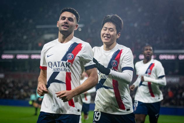 FOOTBALL: Ligue 1 FC Metz vs Paris Saint Germanin (PSG) - 13 12 2025 Stade Saint-Symphorien. Metz - France Joie des joueurs de l equipe de PSG apres le but de Goncalo Ramos 9 (PSG) Kang-in Lee 19 (PSG)  Copyright: xElyxandroxCEGARRAx