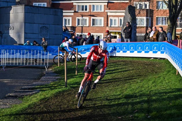 Men SUYS Leiecross Kortrijk Belgian rider Arne Baers from the Lotto dev team participates in the men s elite race of the SUYS Leiecross Kortrijk, stage 4 of 7 of the Exact Cross competition, in Kortrijk, Belgium, on December 13, 2025. Kortrijk Belgium  Copyright: xGautierxDemouveauxx originalFilename:demouveaux-notitle251213_npMMJ.jpg