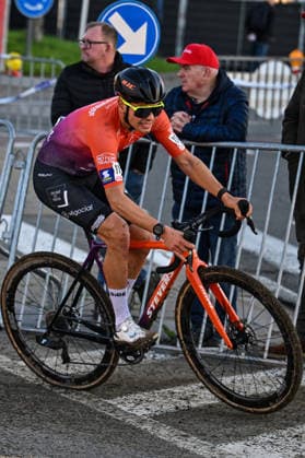 Men SUYS Leiecross Kortrijk French rider Stefano Lorenzo Marasco (Sebmotobikes CX Team) participates in the men s elite race of the SUYS Leiecross Kortrijk, stage 4 of 7 of the Exact Cross competition, in Kortrijk, Belgium, on December 13, 2025. Kortrijk Belgium  Copyright: xGautierxDemouveauxx originalFilename:demouveaux-notitle251213_np8HO.jpg