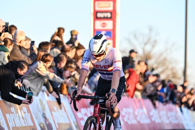 Men SUYS Leiecross Kortrijk British national champion Cameron Mason (Seven Racing) crosses the finish line in second place in the men s elite race of the SUYS Leiecross Kortrijk, stage 4 of 7 in the Exact Cross competition, in Kortrijk, Belgium, on December 13, 2025. Kortrijk Belgium  Copyright: xGautierxDemouveauxx originalFilename:demouveaux-notitle251213_npNQ4.jpg