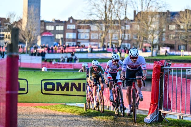 Men SUYS Leiecross Kortrijk British national champion Cameron Mason (Seven Racing Team) and Belgian rider Michael Vanthourenhout (Pauwels Sauzen-Altez Industriebouw CT) participate in the men s elite race of the SUYS Leiecross Kortrijk, stage 4 of 7 of the Exact Cross competition, in Kortrijk, Belgium, on December 13, 2025. Kortrijk Belgium  Copyright: xGautierxDemouveauxx originalFilename:demouveaux-notitle251213_npOz2.jpg