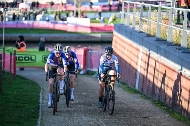 Women SUYS Leiecross Kortrijk Belgian riders Laure Huybrechts and Alexe De Raedemaeker from the Essec Cycling team, and Italian rider Giorgia Secchi from the ASD Women Cycling team, participate in the women s elite race of the SUYS Leiecross Kortrijk, stage 4 of 7 of the Exact Cross competition, in Kortrijk, Belgium, on December 13, 2025. Kortrijk Belgium  Copyright: xGautierxDemouveauxx originalFilename:demouveaux-notitle251213_npADf.jpg