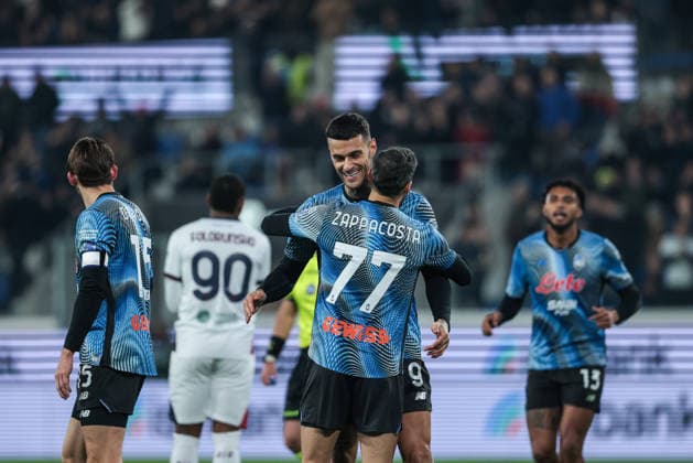 Atalanta BC v Cagliari Calcio - Serie A Gianluca Scamacca of Atalanta BC celebrates after scoring a goal during the Serie A football match between Atalanta BC and Cagliari Calcio in Bergamo, Italy, on December 13, 2025, at New Balance Arena. Bergamo Italy  Copyright: xEmanuelexComincinix originalFilename:comincini-atalanta251213_npMao.jpg