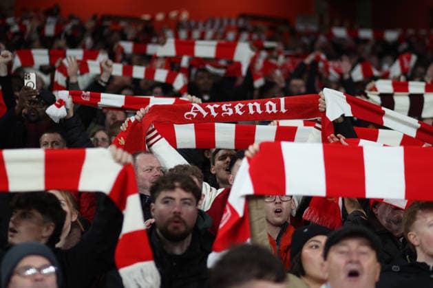 Arsenal v Wolverhampton Wanderers 13 December 2025 London - Premier League Football - Arsenal FC v Wolverhampton Wanderers - Arsenal fans raise their scarves and sing pre-match - (Photo by Mark Leech). London UK Copyright: xMarkxLeechxOffside