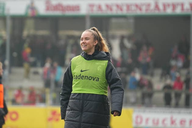 Deutschland, Freiburg im Breisgau, Google Pixel Frauen-Bundesliga 2025 26 - SC Freiburg vs. SGS Essen, Lisa Kolb (SC Freiburg, 22). Copyright: xMirjamxGeigerx
