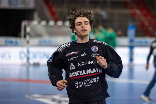 Tin Herceg (HC Erlangen, 16) neuer Torwart bei Erlangen beim Aufwarmen. HC Erlangen vs. SC DHfK Leipzig, Handball, 1. Handball Bundesliga, Saison 2025 2026, 17. Spieltag, 13.12.2025 HC Erlangen vs. SC DHfK Leipzig, Handball, 1. Handball Bundesliga, Saison 2025 2026, 17. Spieltag, 13.12.2025 Nuernberg Copyright: xEibner-Pressefoto ArdanxFuessmanx EP_AFN