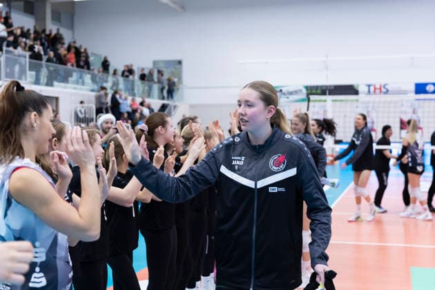 1. Volleyball Bundesliga Frauen: Schwarz-Weiss Erfurt vs. Skurios Volleys Borken; Erfurt; 13.12.2025 Lea Feistritzer ( 8; Schwarz-Weiss Erfurt) 1. Volleyball Bundesliga Frauen: Schwarz-Weiss Erfurt vs. Skurios Volleys Borken; Riethsporthalle Erfurt; 13.12.2025 Copyright: xBEAUTIFULxSPORTS Duehringx