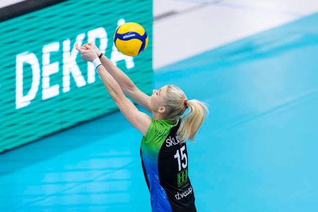 1. Volleyball Bundesliga Frauen: Schwarz-Weiss Erfurt vs. Skurios Volleys Borken; Erfurt; 13.12.2025 Madleen Piest ( 15; Skurios Volleys Borken) 1. Volleyball Bundesliga Frauen: Schwarz-Weiss Erfurt vs. Skurios Volleys Borken; Riethsporthalle Erfurt; 13.12.2025 Copyright: xBEAUTIFULxSPORTS Duehringx
