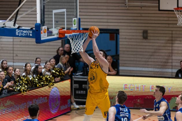 Nicolas Bretzel (Bozic Estriche Knights Kirchheim, 21) GER, Bozic Estriche Knights Kirchheim vs. Phoenix Hagen, BARMER 2. Basketball Bundesliga, 12. Spieltag, Saison 2025 2026, 13.12.2025 GER, Bozic Estriche Knights Kirchheim vs. Phoenix Hagen, BARMER 2. Basketball Bundesliga, 12. Spieltag, Saison 2025 2026, 13.12.2025 Kirchheim an der Teck Copyright: xEibner-Pressefoto NinaxSanderx EP_NSR
