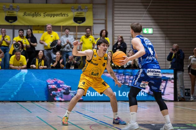 Gian Bahattin Aydinoglu (Bozic Estriche Knights Kirchheim, 04) Bjarne Kraushaar (Phoenix Hagen, 04) GER, Bozic Estriche Knights Kirchheim vs. Phoenix Hagen, BARMER 2. Basketball Bundesliga, 12. Spieltag, Saison 2025 2026, 13.12.2025 GER, Bozic Estriche Knights Kirchheim vs. Phoenix Hagen, BARMER 2. Basketball Bundesliga, 12. Spieltag, Saison 2025 2026, 13.12.2025 Kirchheim an der Teck Copyright: xEibner-Pressefoto NinaxSanderx EP_NSR