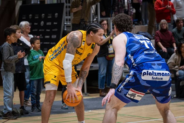Tylan James Pope (Bozic Estriche Knights Kirchheim, 09) Anzac Joseph Dennis Rissetto (Phoenix Hagen, 77) GER, Bozic Estriche Knights Kirchheim vs. Phoenix Hagen, BARMER 2. Basketball Bundesliga, 12. Spieltag, Saison 2025 2026, 13.12.2025 GER, Bozic Estriche Knights Kirchheim vs. Phoenix Hagen, BARMER 2. Basketball Bundesliga, 12. Spieltag, Saison 2025 2026, 13.12.2025 Kirchheim an der Teck Copyright: xEibner-Pressefoto NinaxSanderx EP_NSR