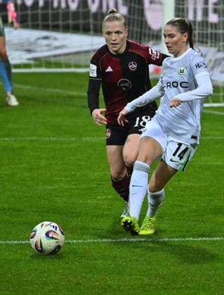 13.12.2025 - Fussball - Saison 2025 2026 - 1. Google Pixel Frauen Bundesliga - 13. Spieltag: 1. FC Nürnberg FCN ( Club Clubfrauen ) - VfL Wolfsburg - Sportfoto Zink - xwoxzix - Franziska Mai (18, 1. FC Nürnberg FCN ) Smilla Vallotto (14, VfL Wolfsburg )