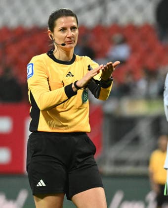 13.12.2025 - Fussball - Saison 2025 2026 - 1. Google Pixel Frauen Bundesliga - 13. Spieltag: 1. FC Nürnberg FCN ( Club Clubfrauen ) - VfL Wolfsburg - Sportfoto Zink - xwoxzix - Annika Kost ( Schiedsrichterin )
