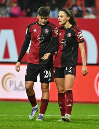 13.12.2025 - Fussball - Saison 2025 2026 - 1. Google Pixel Frauen Bundesliga - 13. Spieltag: 1. FC Nürnberg FCN ( Club Clubfrauen ) - VfL Wolfsburg - Sportfoto Zink - xwoxzix - Aneta Polaskova (26, 1. FC Nürnberg FCN ) Sanja Homann (19, 1. FC Nürnberg FCN ) enttäuscht Enttäuschung nach Spielende