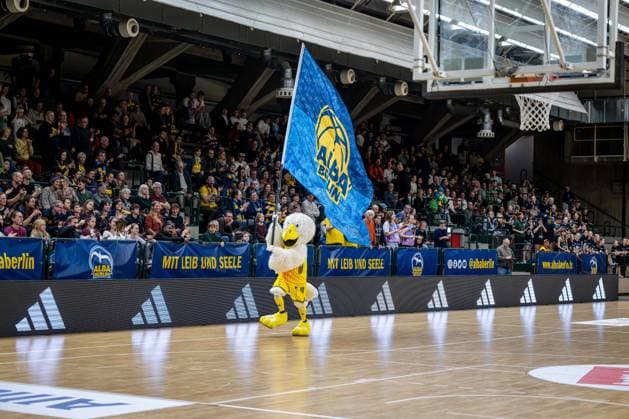 Basketball Berlin 13.12.2025 Saison 2025 2026 DBBL 1. Bundesliga Alba Berlin - TK Hannover Luchse Albatros Maskottchen