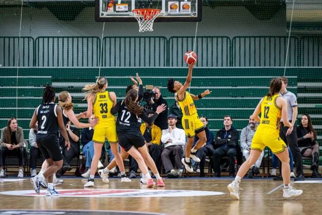 Basketball Berlin 13.12.2025 Saison 2025 2026 DBBL 1. Bundesliga Alba Berlin - TK Hannover Luchse Deeshyra Thomas (Alba, No.21)