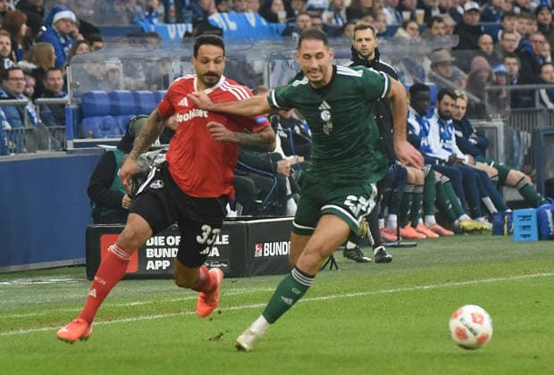 14.12.2025, xhbx, Fussball 2.Bundesliga, FC Schalke 04 - 1.FC Nürnberg v.l. Adriano Grimaldi (1.FC Nuernberg), Nikola Katic (FC Schalke 04) (DFL DFB REGULATIONS PROHIBIT ANY USE OF PHOTOGRAPHS as IMAGE SEQUENCES and or QUASI-VIDEO) Gelsenkirchen