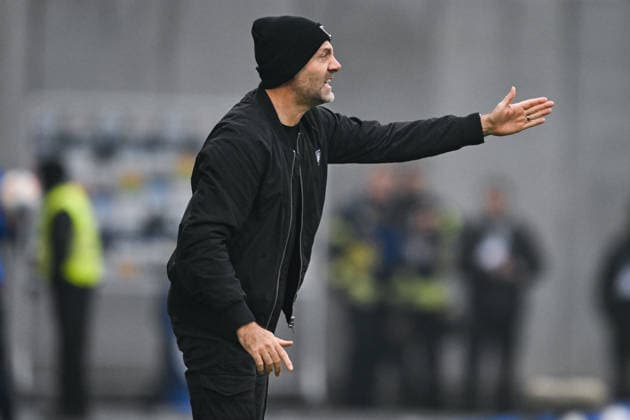 Alexander Ende (Muenster, Trainer) gestikuliert, GER, SV Darmstadt 98 vs Preußen Münster, Fussball, 2. Bundesliga, 16. Spieltag, Spielzeit 2025 2026, 14.12.2025. DFL REGULATIONS PROHIBIT ANY USE OF PHOTOGRAPHS AS IMAGE SEQUENCES AND OR QUASI-VIDEO GER, SV Darmstadt 98 vs Preußen Münster, Fussball, 2. Bundesliga, 16. Spieltag, Spielzeit 2025 2026, 14.12.2025. Darmstadt