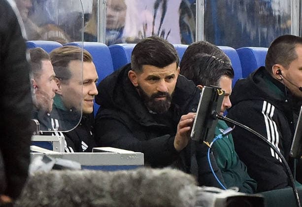 14.12.2025, xhbx, Fussball 2.Bundesliga, FC Schalke 04 - 1.FC Nürnberg v.l. Trainer Miron Muslic (FC Schalke 04) (DFL DFB REGULATIONS PROHIBIT ANY USE OF PHOTOGRAPHS as IMAGE SEQUENCES and or QUASI-VIDEO) Gelsenkirchen