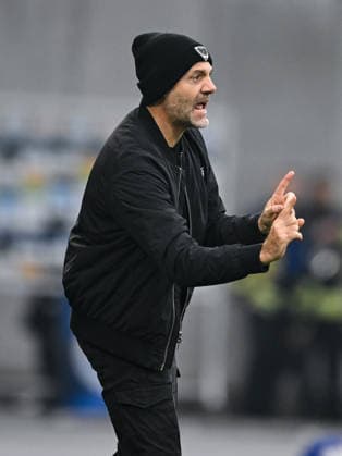 Alexander Ende (Muenster, Trainer) gestikuliert, GER, SV Darmstadt 98 vs Preußen Münster, Fussball, 2. Bundesliga, 16. Spieltag, Spielzeit 2025 2026, 14.12.2025. DFL REGULATIONS PROHIBIT ANY USE OF PHOTOGRAPHS AS IMAGE SEQUENCES AND OR QUASI-VIDEO GER, SV Darmstadt 98 vs Preußen Münster, Fussball, 2. Bundesliga, 16. Spieltag, Spielzeit 2025 2026, 14.12.2025. Darmstadt