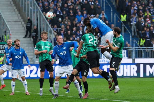 2025.12.14 xjfx 2.Bundesliga SV Darmstadt 98 - SC Preussen Muenster v.l., Jannis Heuer (Preussen Muenster), Patric Pfeiffer (SV Darmstadt 98) Kopfball, Kopfballduell (DFL DFB REGULATIONS PROHIBIT ANY USE OF PHOTOGRAPHS as IMAGE SEQUENCES and or QUASI-VIDEO)