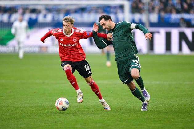 14.12.2025, Fussball, 2. Bundesliga, Saison 2025 2026, 16. Spieltag, FC Schalke 04 - 1.FC Nürnberg, Tim Drexler ( 1.FC Nürnberg ) , Kenan Karaman (FC Schalke 04) xRHR-FOTO YYx