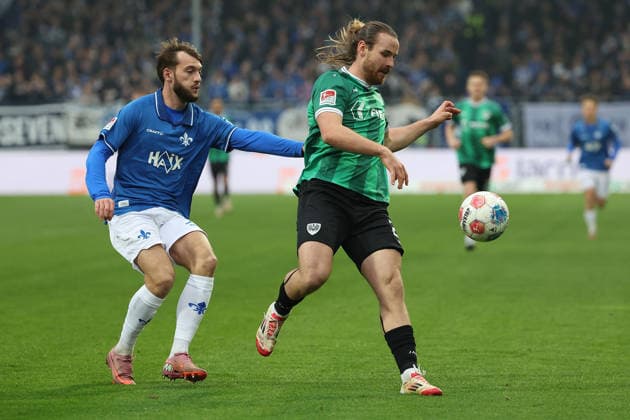 2025.12.14 xjfx 2.Bundesliga SV Darmstadt 98 - SC Preussen Muenster v.l., Kilian Julian Corredor (SV Darmstadt 98), Jannis Heuer (Preussen Muenster) (DFL DFB REGULATIONS PROHIBIT ANY USE OF PHOTOGRAPHS as IMAGE SEQUENCES and or QUASI-VIDEO)