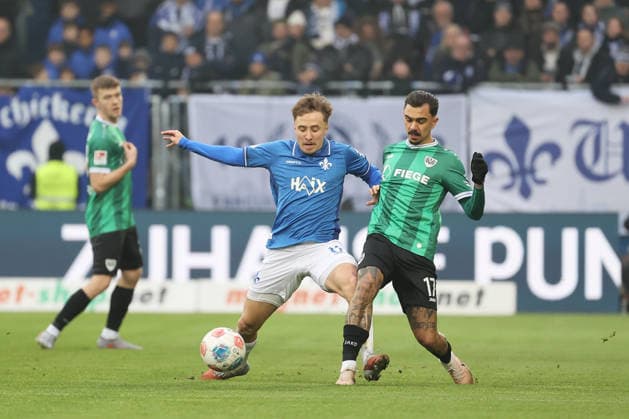 14.12.2025, xtvx, Fussball 2.Bundesliga, SV Darmstadt 98 - Preußen Münster v.l. Zweikampf, Duell, duel, tackle, compete Luca Marseiler (SV Darmstadt 98) Oliver Batista Meier (Preussen Muenster) (DFL DFB REGULATIONS PROHIBIT ANY USE OF PHOTOGRAPHS as IMAGE SEQUENCES and or QUASI-VIDEO) Darmstadt