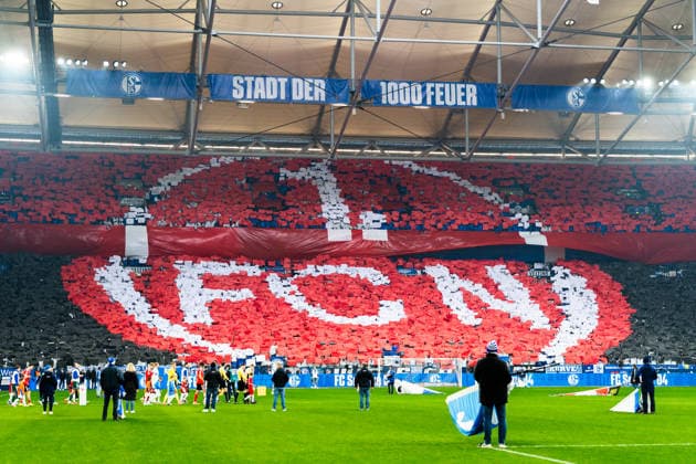Deutschland: 2. Bundesliga 2025 26, 14. Spieltag - FC Schalke 04 vs. 1. FC Nürnberg - 14.12.2025 - Veltins-Arena (Gelsenkirchen, Nordrhein-Westfalen) Fan Choreografie