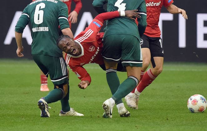 14.12.2025, xhbx, Fussball 2.Bundesliga, FC Schalke 04 - 1.FC Nürnberg v.l.Ron Schallenberg (FC Schalke 04), Mohamed Ali Zoma (1.FC Nuernberg), Hasan Kurucay (FC Schalke 04) (DFL DFB REGULATIONS PROHIBIT ANY USE OF PHOTOGRAPHS as IMAGE SEQUENCES and or QUASI-VIDEO) Gelsenkirchen