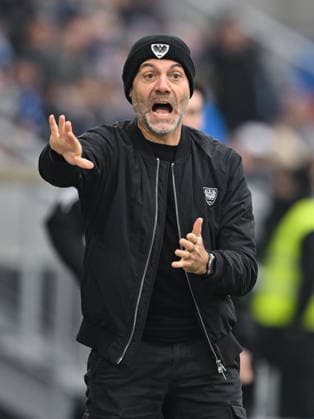 Alexander Ende (Muenster, Trainer) gestikuliert, GER, SV Darmstadt 98 vs Preußen Münster, Fussball, 2. Bundesliga, 16. Spieltag, Spielzeit 2025 2026, 14.12.2025. DFL REGULATIONS PROHIBIT ANY USE OF PHOTOGRAPHS AS IMAGE SEQUENCES AND OR QUASI-VIDEO GER, SV Darmstadt 98 vs Preußen Münster, Fussball, 2. Bundesliga, 16. Spieltag, Spielzeit 2025 2026, 14.12.2025. Darmstadt