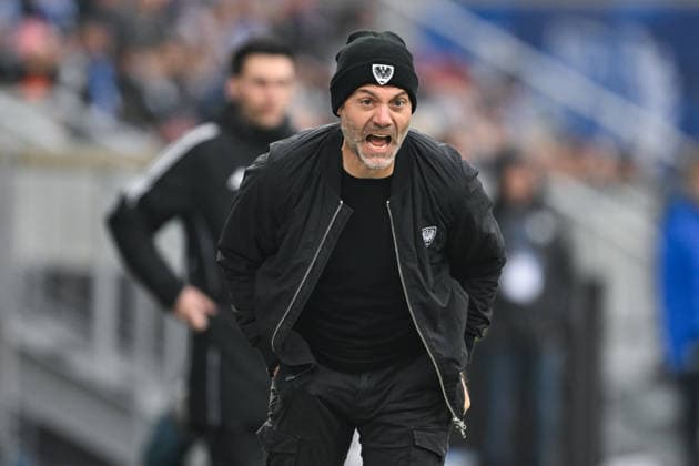 Alexander Ende (Muenster, Trainer) gestikuliert, GER, SV Darmstadt 98 vs Preußen Münster, Fussball, 2. Bundesliga, 16. Spieltag, Spielzeit 2025 2026, 14.12.2025. DFL REGULATIONS PROHIBIT ANY USE OF PHOTOGRAPHS AS IMAGE SEQUENCES AND OR QUASI-VIDEO GER, SV Darmstadt 98 vs Preußen Münster, Fussball, 2. Bundesliga, 16. Spieltag, Spielzeit 2025 2026, 14.12.2025. Darmstadt