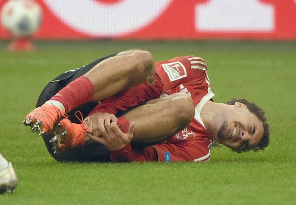 14.12.2025, xhbx, Fussball 2.Bundesliga, FC Schalke 04 - 1.FC Nürnberg v.l. Rafael Lubach (1.FC Nuernberg) verletzt, Verletzung, (DFL DFB REGULATIONS PROHIBIT ANY USE OF PHOTOGRAPHS as IMAGE SEQUENCES and or QUASI-VIDEO) Gelsenkirchen