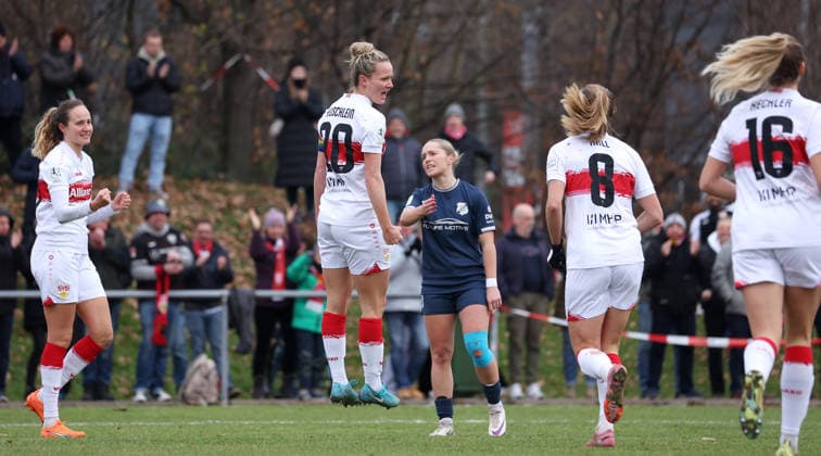 BAU 14.12.2025 Stuttgart Fußball Frauen VfB Stuttgart vs. SC Sand, Torschützin Jana Beuschlein (VfB, Mitte Nr. 20) jubelt über ihr Tor zum 1:0