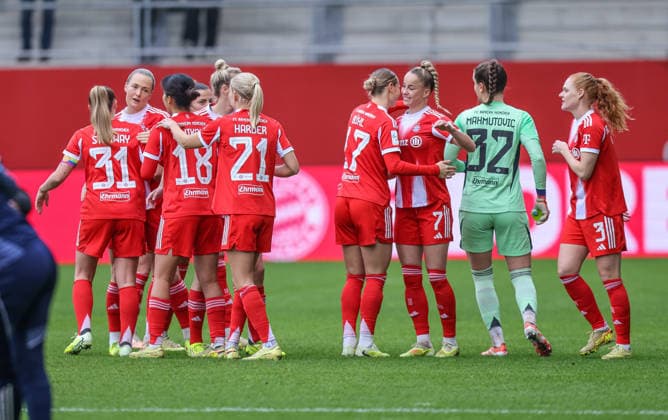 GER, München, FC Bayern München vs Hamburger SV, Google Pixel Frauen Bundesliga, Fussball, DFB, Spielzeit 2025 2026, FC Bayern Campus, 13. Spieltag, im Bild: FC Bayern München vor dem Spiel, Giulia Gwinn (Bayern München 7) DFB DFL REGULATIONS PROHIBIT ANY USE OF PHOTOGRAPHS AS IMAGE SEQUENCES AND OR QUASI-VIDEO, 14.12.2025 Copyright: HMBxMedia HendrikxHamelau