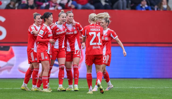 GER, München, FC Bayern München vs Hamburger SV, Google Pixel Frauen Bundesliga, Fussball, DFB, Spielzeit 2025 2026, FC Bayern Campus, 13. Spieltag, im Bild: Giulia Gwinn (Bayern München 7), Tor, Freude, Jubel und Emotion, 1:0 DFB DFL REGULATIONS PROHIBIT ANY USE OF PHOTOGRAPHS AS IMAGE SEQUENCES AND OR QUASI-VIDEO, 14.12.2025 Copyright: HMBxMedia HendrikxHamelau