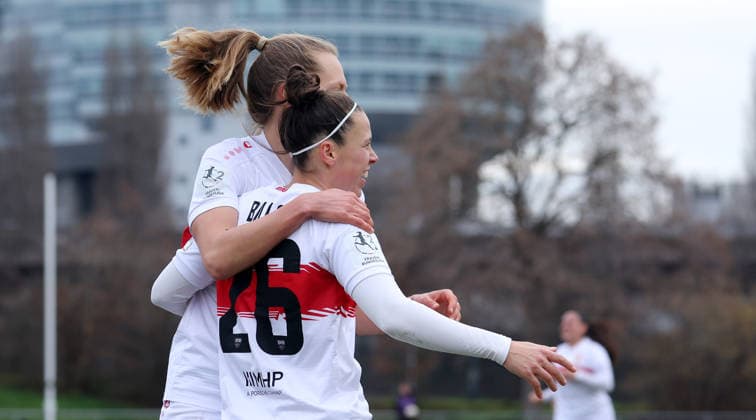 BAU 14.12.2025 Stuttgart Fußball Frauen VfB Stuttgart vs. SC Sand, v.l. Fabienne Dongus und Torschpützin Nicole Billa (VfB) jubeln