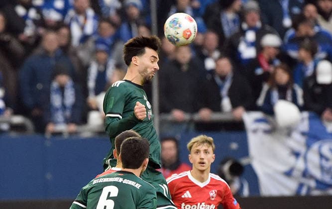 14.12.2025, xhbx, Fussball 2.Bundesliga, FC Schalke 04 - 1.FC Nürnberg v.l. Kenan Karaman (FC Schalke 04) (DFL DFB REGULATIONS PROHIBIT ANY USE OF PHOTOGRAPHS as IMAGE SEQUENCES and or QUASI-VIDEO) Gelsenkirchen