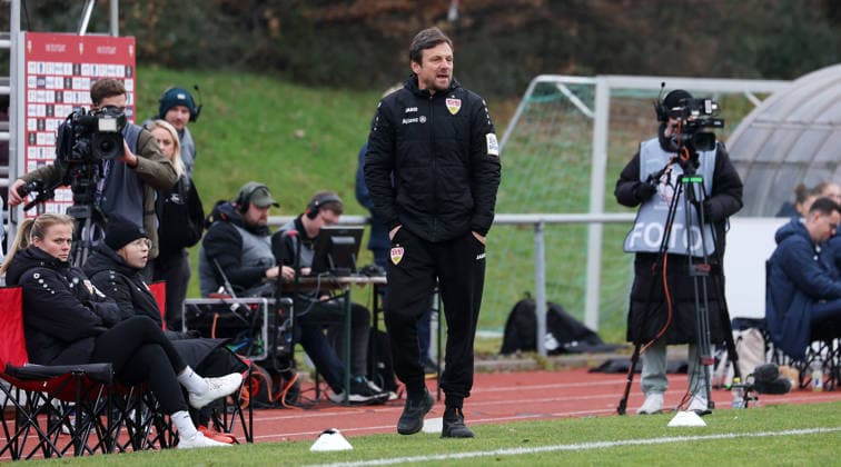 BAU 14.12.2025 Stuttgart Fußball Frauen VfB Stuttgart vs. SC Sand, Trainer Heiko Heiko Gerber (VfB)