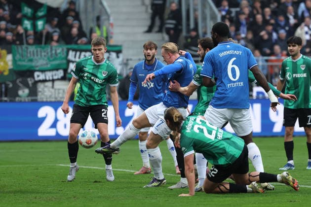 2025.12.14 xjfx 2.Bundesliga SV Darmstadt 98 - SC Preussen Muenster v.l., schuss auf das Tor, Isac Alexi Sivert Lidberg (SV Darmstadt 98), (DFL DFB REGULATIONS PROHIBIT ANY USE OF PHOTOGRAPHS as IMAGE SEQUENCES and or QUASI-VIDEO)