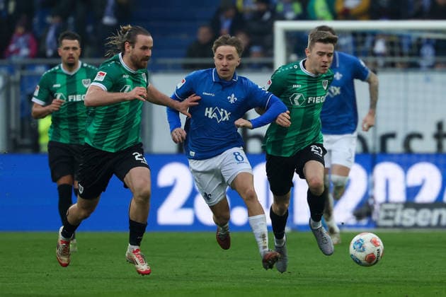 2025.12.14 xjfx 2.Bundesliga SV Darmstadt 98 - SC Preussen Muenster v.l., Jannis Heuer (Preussen Muenster), Luca Marseiler (SV Darmstadt 98), Jano Ter Horst (Preussen Muenster), Zweikampf, Action, Aktion, Battles for the Ball (DFL DFB REGULATIONS PROHIBIT ANY USE OF PHOTOGRAPHS as IMAGE SEQUENCES and or QUASI-VIDEO)