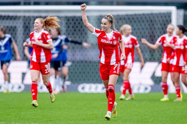 Giulia Gwinn (FC Bayern Muenchen Frauen, 07) freut sich ueber ihr Tor zum 1:0 GER, FC Bayern Muenchen Frauen vs. Hamburger SV, Fussball, Google Pixel Frauen-Bundesliga, 13. Spieltag, Saison 2025 2026, 14.12.2025. (DFL DFB REGULATIONS PROHIBIT ANY USE OF PHOTOGRAPHS as IMAGE SEQUENCES and or QUASI-VIDEO). GER, FC Bayern Muenchen Frauen vs. Hamburger SV, Fussball, Google Pixel Frauen-Bundesliga, 13. Spieltag, Saison 2025 2026, 14.12.2025. Muenchen Copyright: xEibner-Pressefoto HeikexFeinerx EP_HFR