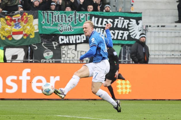 14.12.2025, xtvx, Fussball 2.Bundesliga, SV Darmstadt 98 - Preußen Münster v.l. Torschuss, has a shot on goal Isac Lidberg (SV Darmstadt 98) (DFL DFB REGULATIONS PROHIBIT ANY USE OF PHOTOGRAPHS as IMAGE SEQUENCES and or QUASI-VIDEO) Darmstadt