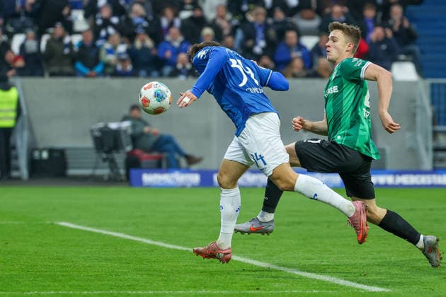 2025.12.14 xjfx 2.Bundesliga SV Darmstadt 98 - SC Preussen Muenster v.l.,Kilian Julian Corredor (SV Darmstadt 98) köpft das Tor zum 1:0, Jano Ter Horst (Preussen Muenster) (DFL DFB REGULATIONS PROHIBIT ANY USE OF PHOTOGRAPHS as IMAGE SEQUENCES and or QUASI-VIDEO)